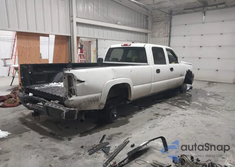 2005 Chevrolet Silverado 2500Hd из США, поврежденный, VIN 1GCHK23UX5F822591